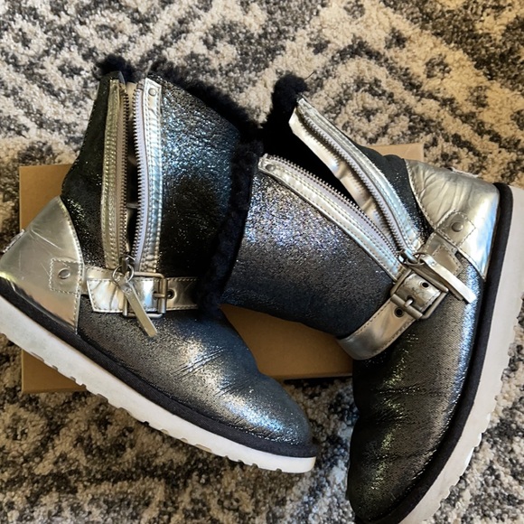 UGG - Picture 7 of 8